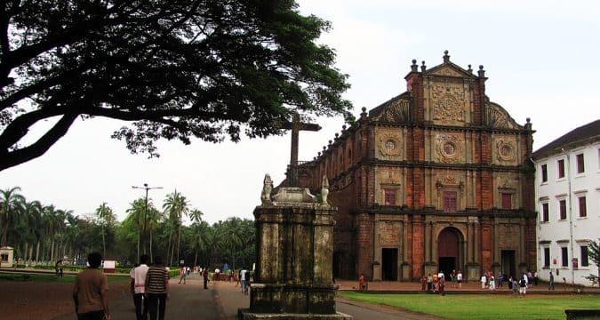 Thousands gather for exposition of St. Francis Xavier’s relics in Goa