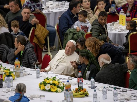Pope calls on G20 to work for food equality and ending armed conflicts