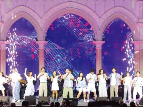Young people shine in front of the cathedral