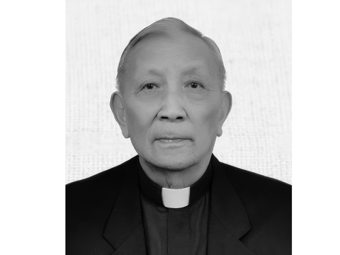 Jesuit priest forged in fire dies at 91