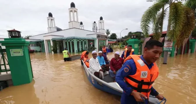 Floods in Malaysia result in four dead and over 80,000 displaced Floods in Malaysia result in four dead and over 80,000 displaced