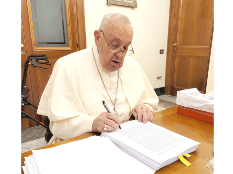 Build a future that responds to the project of God, pope urges in autobiography