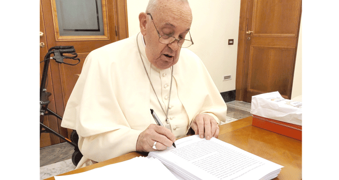 Build a future that responds to the project of God, pope urges in autobiography