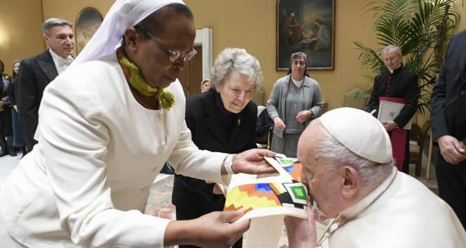 Women religious are not servants; they serve the poor and outcasts, pope says