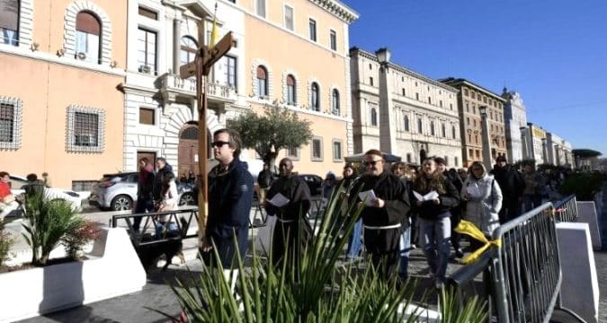 St. Peter’s Holy Door sees more than half million pilgrims in two weeks