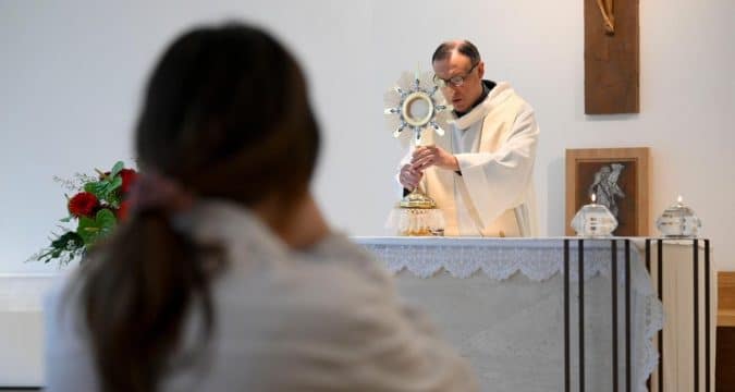 Daily hour of Adoration and Mass offered at Gemelli Hospital for Pope Francis