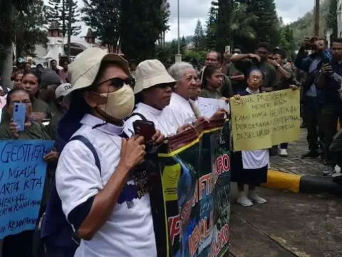 Priests and nuns in Indonesia join protest against geothermal project