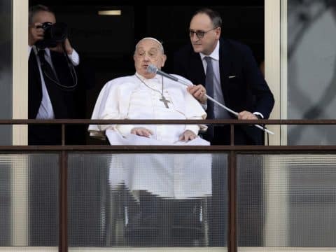 Pope receiving limited visits, Vatican says