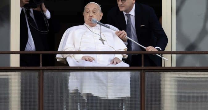 Pope receiving limited visits, Vatican says