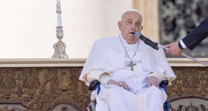 Recuperating pope surprises pilgrims at Jubilee of the Sick Recuperating pope surprises pilgrims at Jubilee of the Sick