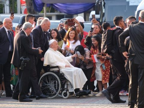 Asian bishops mourn Pope Francis