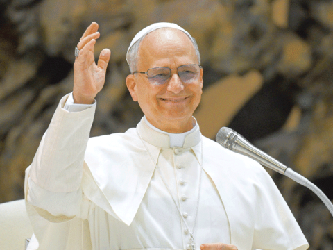 Pope asks Vatican employees to be missionaries and build bridges