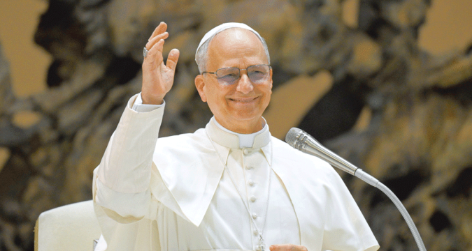 Pope asks Vatican employees to be missionaries and build bridges Pope asks Vatican employees to be missionaries and build bridges
