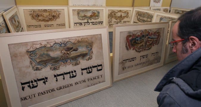 Pope pledges strengthened dialogue with Jews