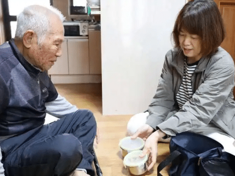 Catholic group serves meals and supports lonely South Koreans