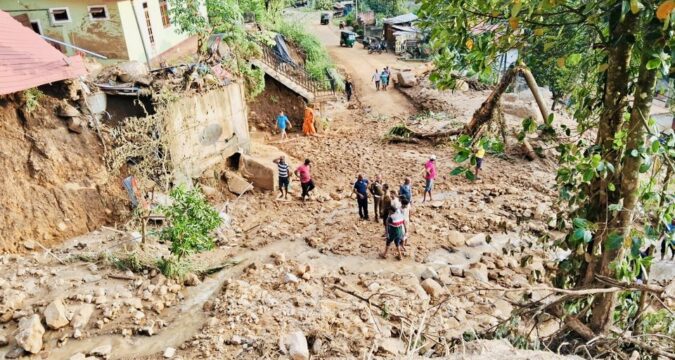Rain forecasts raise fears in storm and flood-hit Indonesia, Sri Lanka Rain forecasts raise fears in storm and flood-hit Indonesia, Sri Lanka