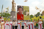 Church leaders witness the unveiling of a statue of Jaime Cardinal Sin, the late archbishop of Manila, on 25 February 2011. Photo: UCAN