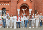 Women form a human chain in front of Ss. Simon and Helena Church in Minsk, Belarus, on August 27 during a protest against presidential election results. Photo: CNS/Reuters