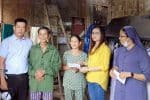 Caritas workers with storm victims in Quang Dien district of Thuan Thien Hue province on on September 26. Photo: UCAN