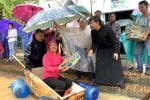 Father Peter Nguyen Vu of Doc So Parish offers instant noodles to flood victims at Do So Church on October 10 in Thua Thien Hue province. Photo: UCAN/courtesy of tonggiaophanhue.net