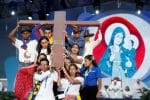 Pilgrims carry the World Youth Day cross as Pope Francis joins them in the Way of the Cross in Panama City on January 2019. Photo: CNS / Reuters