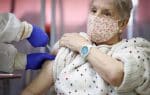 An elderly woman receives a dose of the Pfizer-BioNTech Covid-19 vaccine at the Vallecas nursing home in Madrid, Spain on 27 December 2020. Photo: CNS/Comunidad de Madrid handout via Reuters