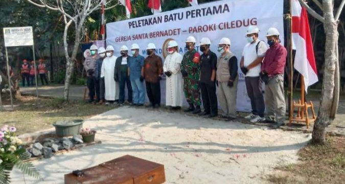 After 30-years Indonesian parish gets church permit