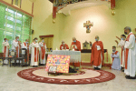 Cardinal Tong [centre], flanked by Cardinal Zen [left], Auxiliary Bishop Ha [right], and Bishop-elect Chow [extreme right], celebrate the anniversary Mass with past rectors and priests who have taught at the seminary and college, on October 2.