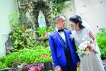Six empty jars make a joyous wedding