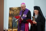 Ecumenical patriarch pledges solidarity with Ukrainians