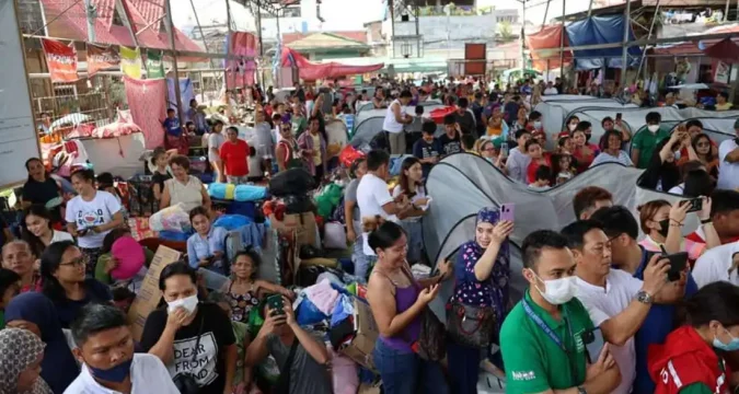 Victims of Davao fire beg for food and water