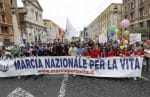 Face adversity with courage, pope tells Italy’s pro-life marchers