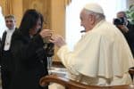 Church must be a welcoming home to migrants, pope tells Filipinos