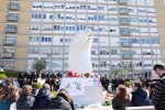 UPDATE: Pope Francis discharged after Sunday Angelus, greeted and blessed crowd outside hospital