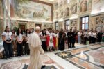 Pope welcomes young for jubilee, thanks media, renews appeal for peace