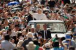 Communicating with honesty and prudence can help heal world, pope says