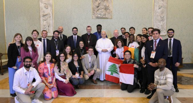 Faith thrives in community, not isolation, pope tells young people Faith thrives in community, not isolation, pope tells young people