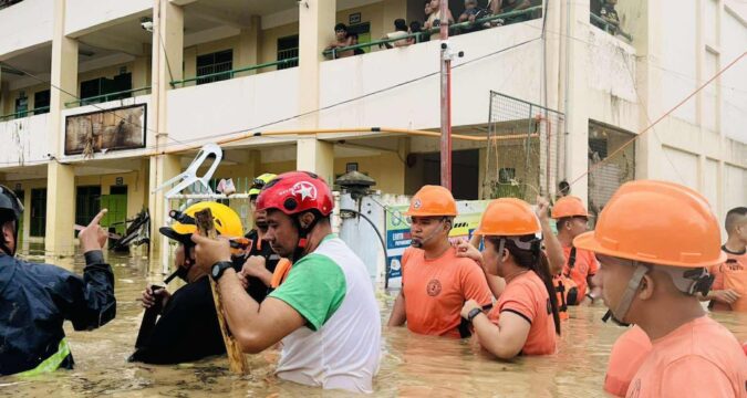 Typhoon pounds Philippines, leaving deaths, displacement Typhoon pounds Philippines, leaving deaths, displacement