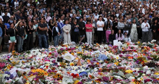 ‘Enough’ of antisemitic violence, say pope, archbishop after Australia attack ‘Enough’ of antisemitic violence, say pope, archbishop after Australia attack