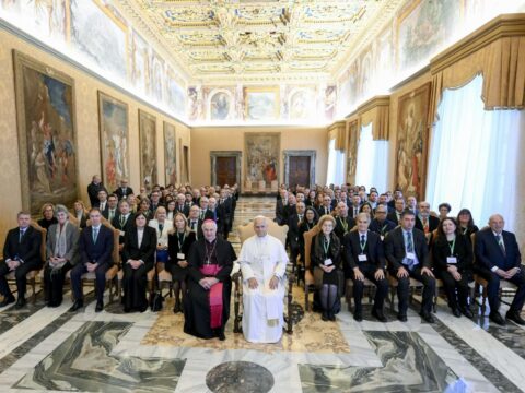 Don’t be passive consumers of AI content, pope says