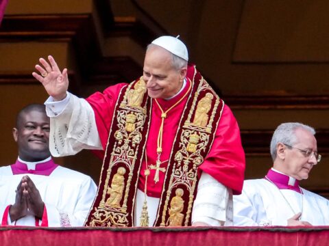 Reject hatred and seek dialogue, peace, and reconciliation, Pope Leo says in Urbi et Orbi