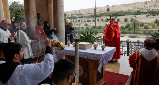 Israeli authorities halt Palm Sunday Mass at Jerusalem’s holiest site