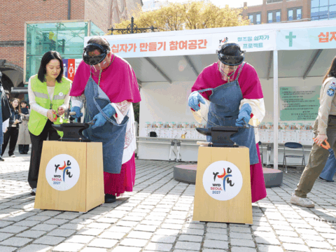 From barbed wire to a Cross of peace