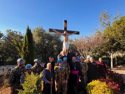 Lebanese Christians rejoice over new Christ statue brought by Italian soldiers
