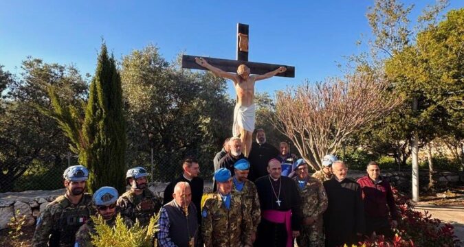 Lebanese Christians rejoice over new Christ statue brought by Italian soldiers