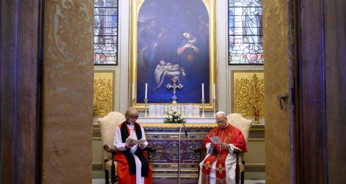 Anglicans and Catholics must work to overcome differences, pope says