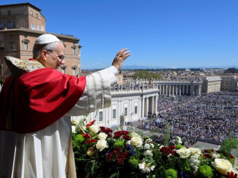 ‘Let those who have weapons lay them down,’ pope says in Easter Urbi et Orbi ‘Let those who have weapons lay them down,’ pope says in Easter Urbi et Orbi