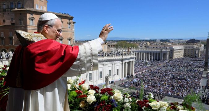 ‘Let those who have weapons lay them down,’ pope says in Easter Urbi et Orbi