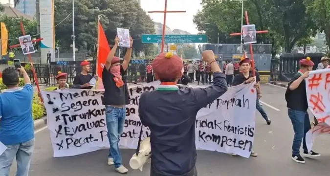 Indonesia’s Catholic students join calls to halt meal programme