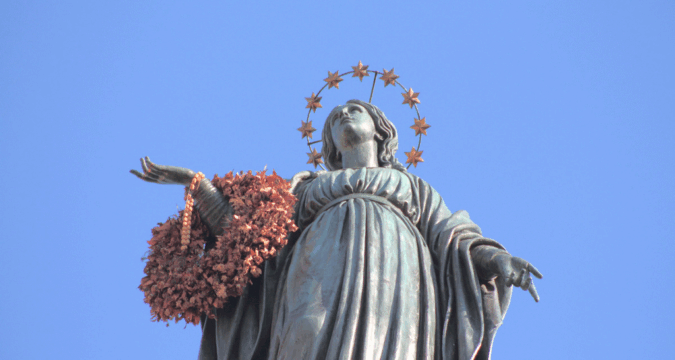 Mary’s crown reveals what every person is worth